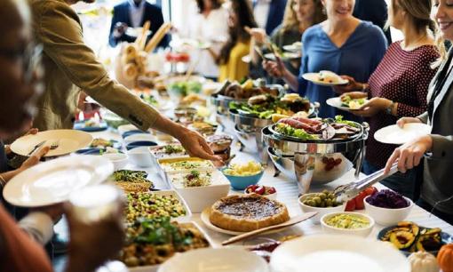 Tại sao tiệc buffet thường rẻ hơn các hình thức ăn uống khác? Lý do được tiết lộ