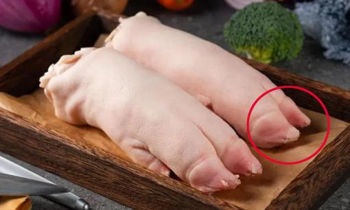 Khi mua chân giò lợn, đừng chỉ chọn những con to. Lão hàng thịt: Hãy nhớ điều này và chọn đúng nhé