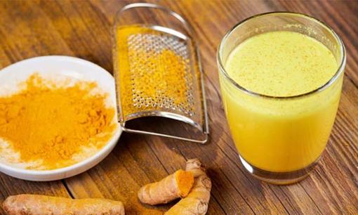 Tinh bột nghệ pha với sữa thành 'sữa vàng', nó có tác dụng 'thần kì' gì mà nhiều người thi nhau uống?