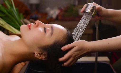 Thời điểm gội đầu bao lâu là tốt nhất? Nhiều người vẫn chưa biết, chẳng trách tóc ngày càng rụng nhiều