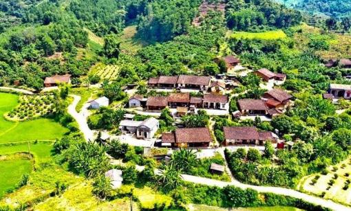 Ngôi làng cổ làm từ đất kỳ lạ ở Bắc Giang, một con gà gáy hai tỉnh nghe thấy