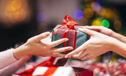 Top 10 món quà tặng khai trương ý nghĩa, may mắn và tài lộc cho gia chủ