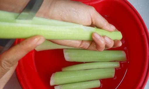 Mẹo làm dọc mùng giòn ngon mà không ngứa 