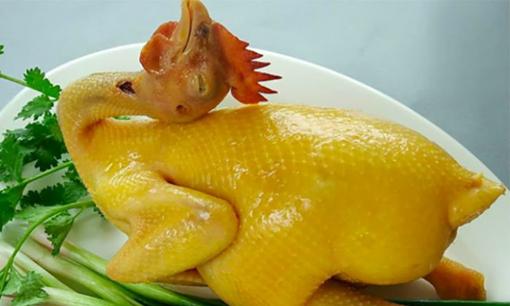 Khi luộc gà, cho loại nước này thay thế nước lọc để luộc, gà ăn có vị ngọt lịm tự nhiên và rất thơm ngon