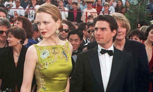 Vì sao luôn có nhiều cô gái xinh đẹp xung quanh những chàng trai thấp bé?