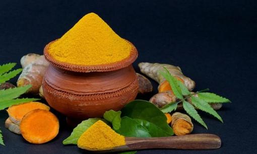 Nên uống nghệ vào buổi sáng hay buổi tối?