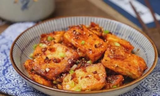 Khi chiên đậu phụ cho dầu nhiều sẽ 'lãng phí'! Hãy nhớ 2 mẹo này đậu phụ sẽ không bị vỡ hay dính chảo