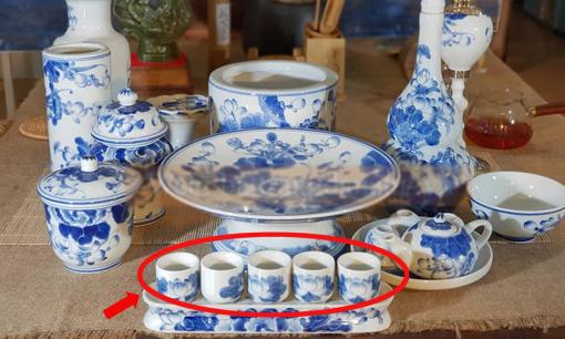 Vì sao khi thắp hương lại cần dâng nước, thay nước?