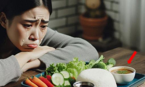 Chị dâu lương 30 triệu nhưng chỉ ăn cơm với nước mắm, em chồng góp ý liền bị quát thẳng mặt vì lý do này