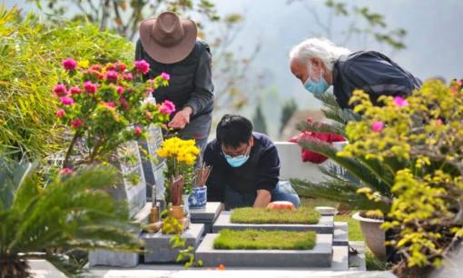 'Không nên tùy tiện đi viếng mộ, một đời sẽ không cúng tế mộ ba đời' có ý nghĩa gì? Tại sao lại như thế?
