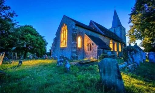 Rùng rợn ngôi làng ma ám có ít nhất 12 hồn ma lang thang, từng được Sách Kỷ lục Guinness vinh danh