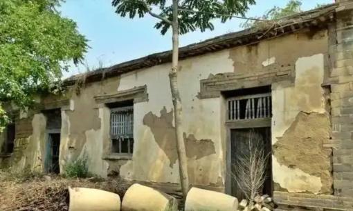 Tổ tiên nói: 'Miệng lớn đối miệng nhỏ, gia tộc bại hoại, nhà tan cửa nát', miệng lớn, miệng nhỏ là gì? Tại sao lại nói như vậy?