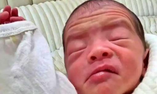 Đừng vội chê bai con khi mới chào đời! Hãy xem 4 đặc điểm này, em bé càng xấu thì khi lớn lên càng xinh