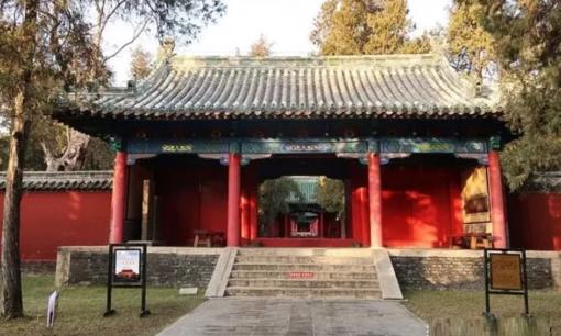 'Một người không vào chùa, hai người không nhìn giếng, ba người không ôm cây' có ý nghĩa gì? Trí tuệ của người xưa rất đáng học hỏi