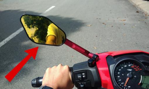 Xe máy chỉ 1 gương có bị phạt không? Cập nhật ngay nhé, nhiều người vẫn đang nhầm lẫn