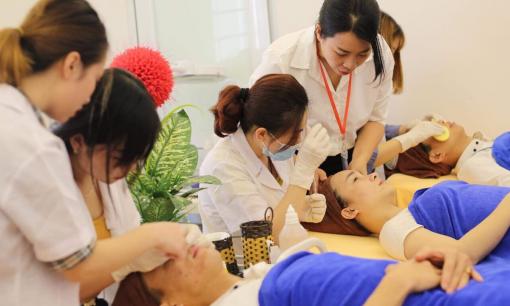 Loại ngành nghề chỉ cần học vài tháng là đi làm, thu nhập lên đến 9 con số, ai cũng học và làm được