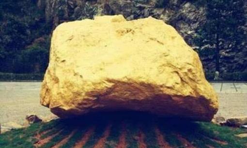 Khối vàng khổng lồ nặng 45 tấn, trị giá hơn 43 nghìn tỷ, vứt chỏng chơ bên đường vẫn không ai dám trộm. Vì sao?