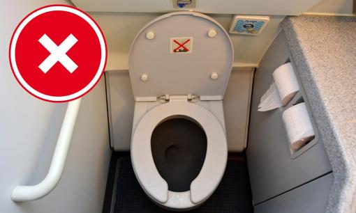 Tại sao phải đóng nắp khi xả bồn cầu trên máy bay? Nếu vẫn ngồi trên bồn cầu mà ấn xả, mông bạn có bị hút xuống không?