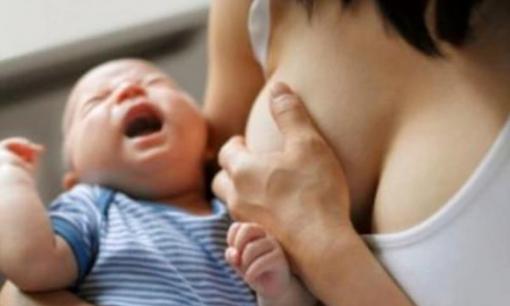 Đừng làm 5 điều này khi đang cho con bú, vì sẽ ảnh hưởng đến sự phát triển trí não của bé, đặc biệt là điều đầu tiên