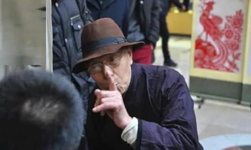 Vì sao thầy bói không biết bạn nhưng lại biết gia đình bạn có bao nhiêu người? Lý do quá đơn giản