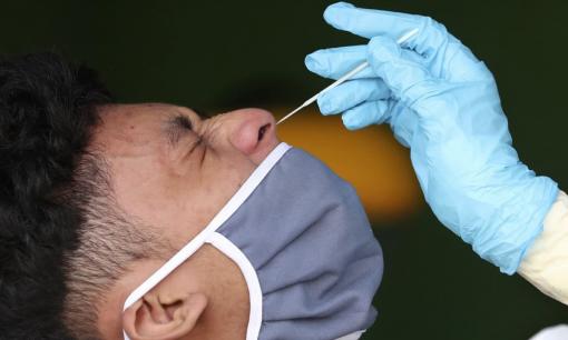 Chuyên gia lo ngại sẽ có làn sóng COVID-19 bùng phát vào dịp Giáng sinh năm nay?