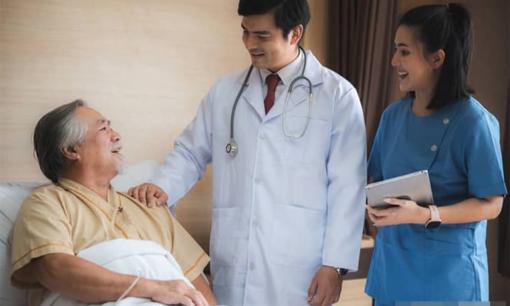 Vì sao khi nằm viện không nên cho người khác biết? 