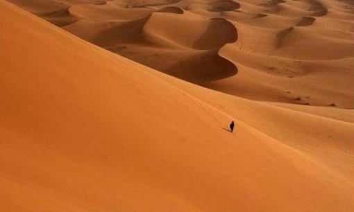 Có diện tích hơn 9 triệu km2, sa mạc lớn nhất thế giới có nguồn gốc từ đâu?