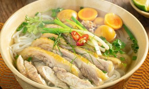 Cách làm phở gà ngon, tận dụng gà cúng luộc thừa sau Tết