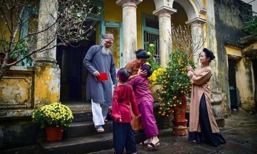 Xông đất là gì? Cách chọn người xông đất năm Ất Tỵ 2025