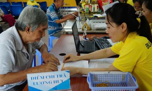 Người thân có được nhận hộ lương hưu qua tài khoản ngân hàng không?