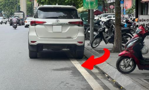 Cách nhận biết vạch kẻ đường cấm đỗ xe, dừng xe và mức phạt vi phạm