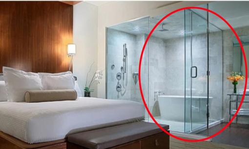 Cùng tìm hiểu vì sao phòng tắm khách sạn thường trong suốt, không phải để 'nhìn  trộm' mà còn có lý do chính đáng