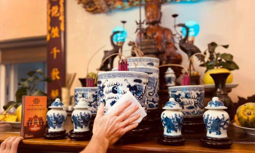Lau dọn bàn thờ cuối năm khi nào tốt nhất: Trước hay sau lễ cúng ông Công ông Táo?