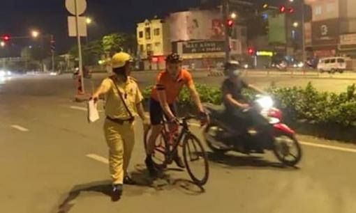 Xe đạp không có đèn trong khung giờ này sẽ bị phạt tiền từ năm 2025 theo Nghị định 168?