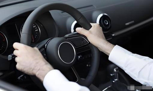 Cách cầm vô lăng tiết lộ 'tính cách chủ xe'. Cư dân mạng: Những kiểu người này không phù hợp để lái xe