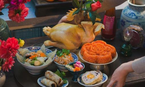 Vì sao gà cúng đêm Giao thừa luôn là gà trống mà không phải gà mái?