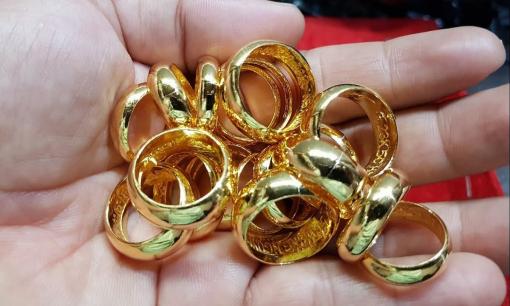 Có nên mua bán vàng vào mùng 1 đầu năm không?