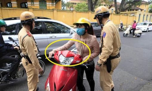 Từ ngày 2025, xe máy không lắp đủ 2 gương chiếu hậu bị xử phạt cao nhất là bao nhiêu?