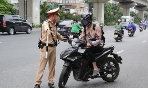 Theo quy định mới, đi xe máy có thể bị phạt tới 14 triệu đồng nếu vi phạm lỗi này