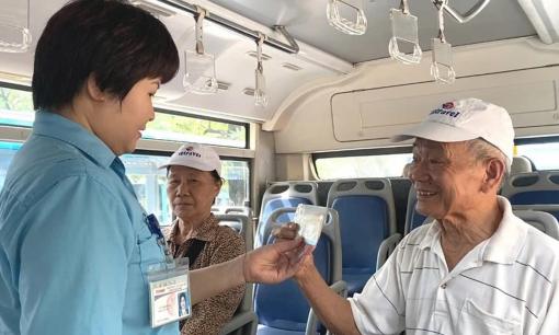 Cách đổi thẻ xe buýt cho người cao tuổi chi tiết nhất 