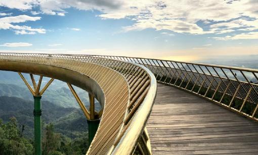 Cây cầu duy nhất ở tỉnh miền Trung không bắc qua sông nằm ở độ cao hơn 1.000m 
