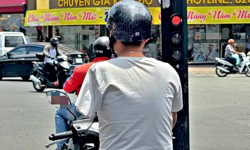 Người bị khuyết tật một bàn tay có được lái xe?