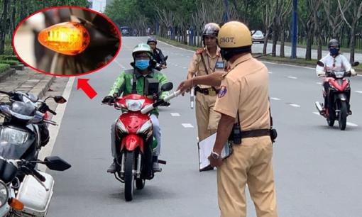 Từ năm 2025, không bật xi nhan có thể bị phạt 22 triệu đồng, vậy phải bật xi nhan trước khi rẽ bao nhiêu mét?