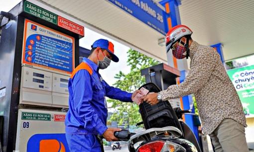 Đổ xăng 50 ngàn hay đầy bình rất 'lỗ', có 1 cách rất thông minh vừa tiết kiệm lại không lo gian lận