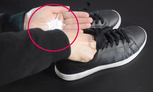 Làm thế nào để khử mùi hôi từ giày ngoài mùi hôi chân? Mẹo khử mùi hôi giày dễ dàng