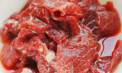 Khi ướp thịt bò, hãy nhớ '3 thêm, 2 không bỏ', thịt bò sẽ ngon và mềm, không bị tanh hay khô