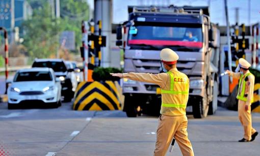 Khi nào cảnh sát giao thông được dừng xe trên cao tốc?
