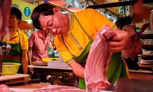 Chàng trai tốt nghiệp đại học số 1 châu Á lại chọn đi bán thịt lợn bị dè bỉu, cuộc sống giờ ra sao?