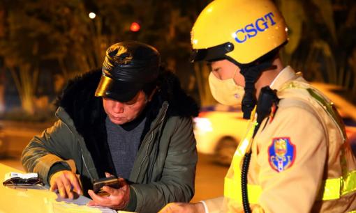 Từ 1/1/2025, chậm nộp phạt vi phạm giao thông tài xế phải đối mặt với  4 rủi ro này