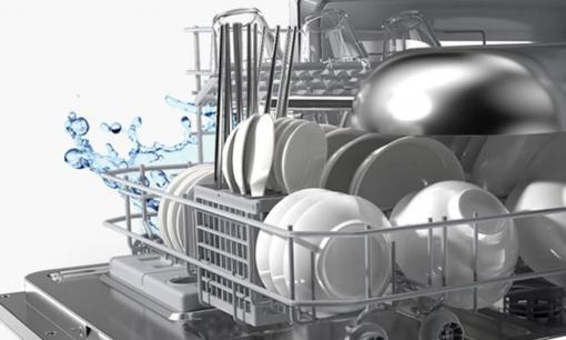 Tôi có nên tráng bát đĩa bẩn trước khi cho vào máy rửa bát không? Chuyên gia: Đừng làm điều này